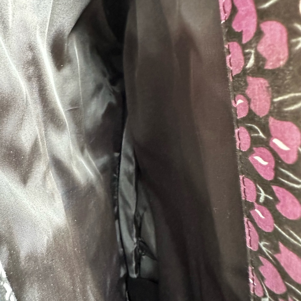 Glossy Black and Yellow Shoulder Bag with Scalloped Design - Picture 3 of 4